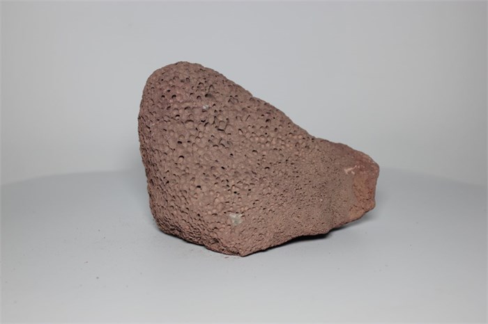 Бурый вулканический камень "M" №21(10-15 см) - пористый камень. На фото - именно тот камень, который вы получите PR-222506-21