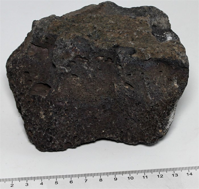 Камень-эксклюзив Чёрный вулканический М (10-20 см) №12 - на фото актуальный камень, существует в единственном экземпляре PR-222520-12