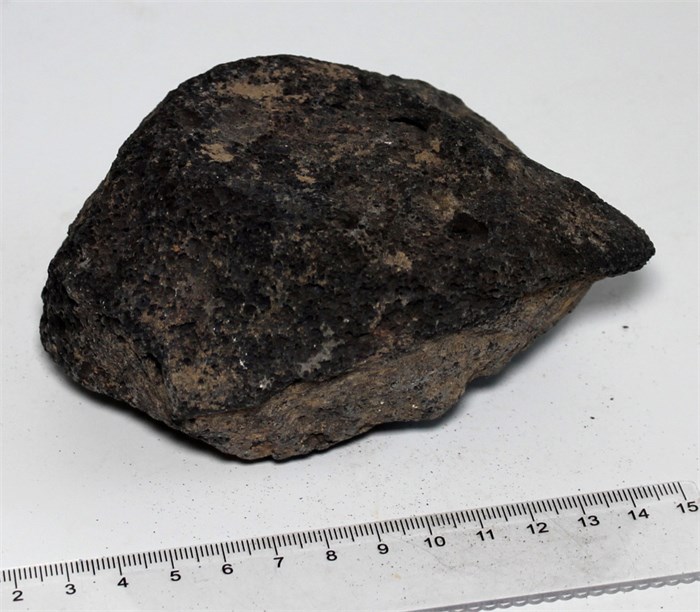 Камень-эксклюзив Чёрный вулканический М (10-20 см) №19 - на фото актуальный камень, существует в единственном экземпляре PR-222520-19